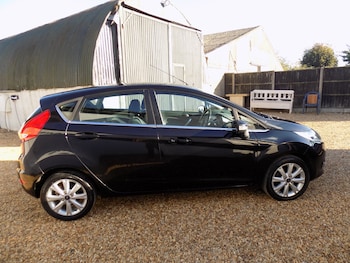 Used Ford Fiesta 2010 for sale - 76055785: Photo