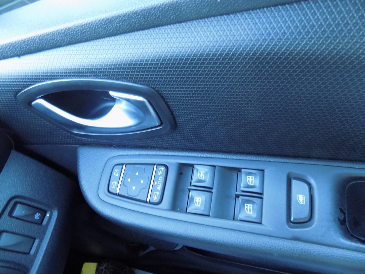 Used Renault Clio 2017 for sale - 77729641: Photo 42