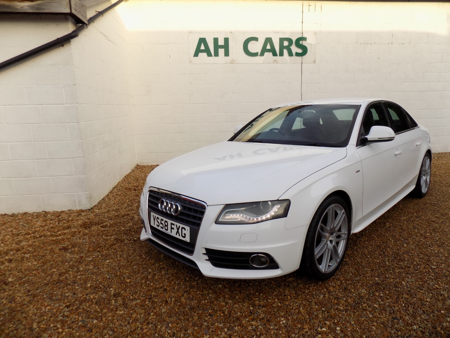 Used Audi A4 2009 for sale - 76830335: Photo 2