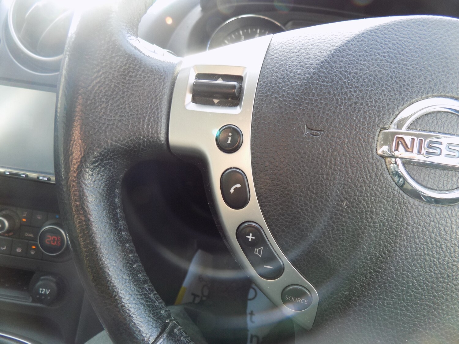 Used Nissan Qashqai 2011 for sale - 77445962: Photo 34