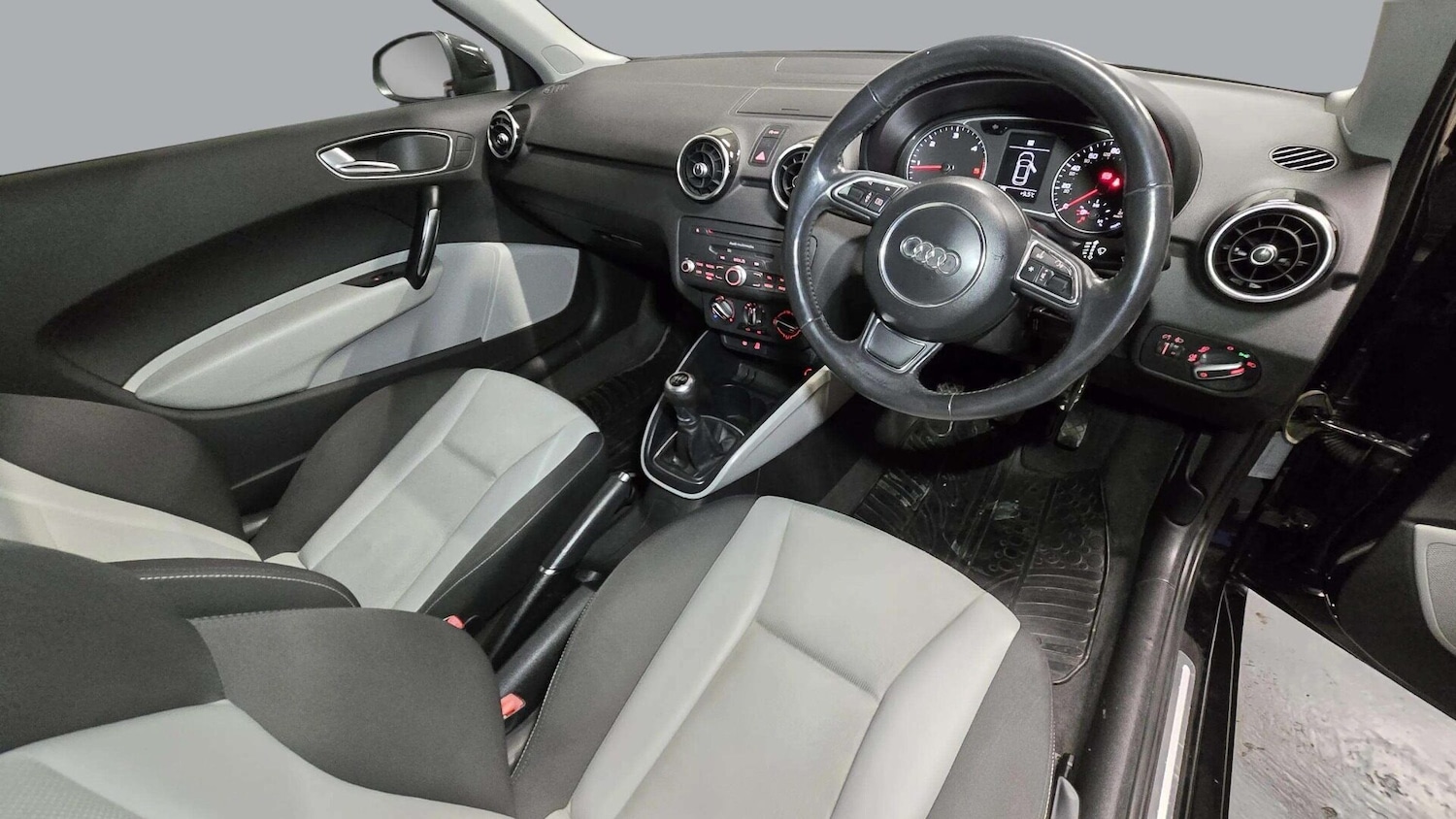 Used Audi A1 2011 for sale - 77100792: Photo 11