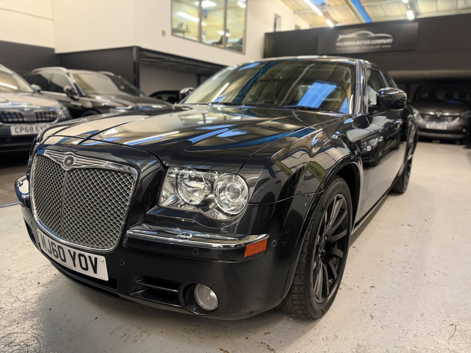 Used Chrysler 300C 2010 for sale - 76455340: Photo 2