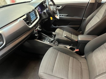 Used Kia Stonic 2017 for sale - 77001508: Photo