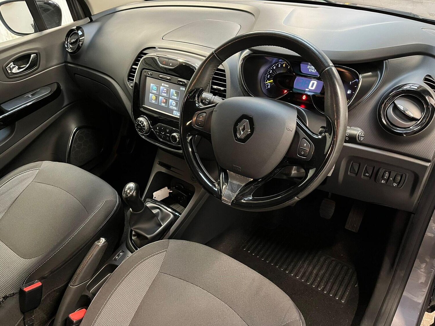 Used Renault Captur 2015 for sale - 76397049: Photo 19