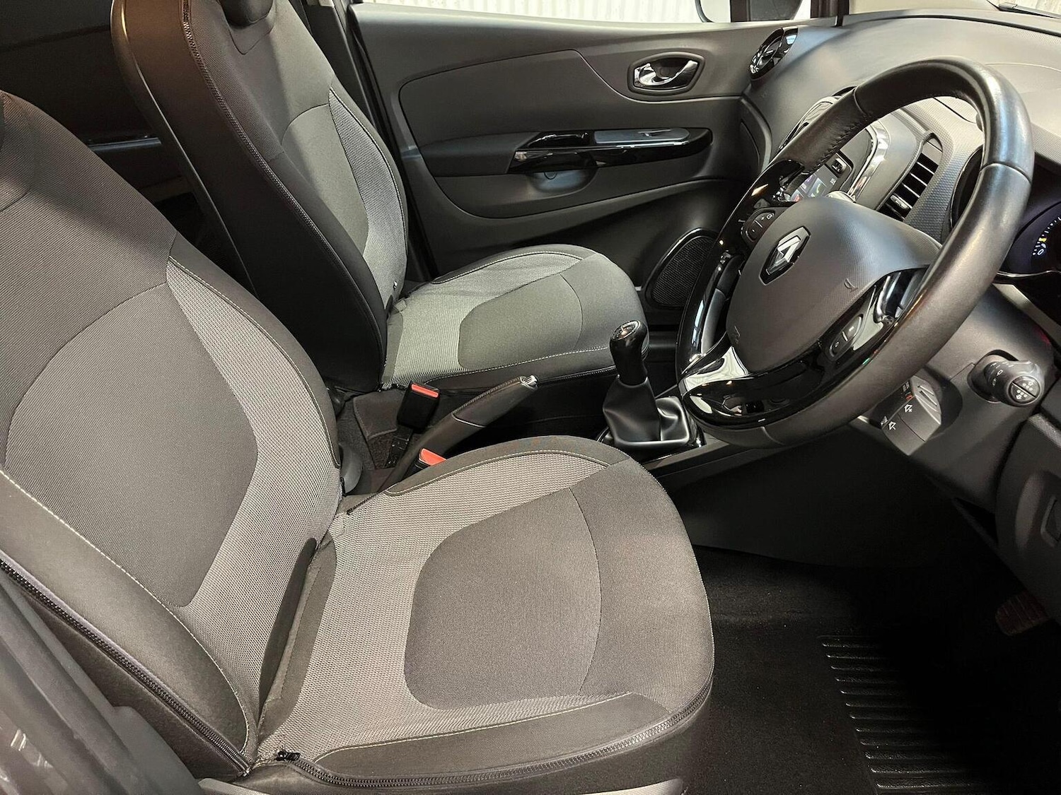 Used Renault Captur 2015 for sale - 76397049: Photo 20