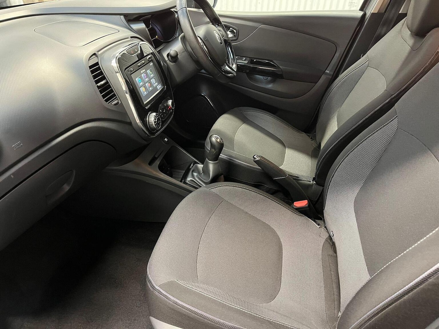 Used Renault Captur 2015 for sale - 76397049: Photo 4