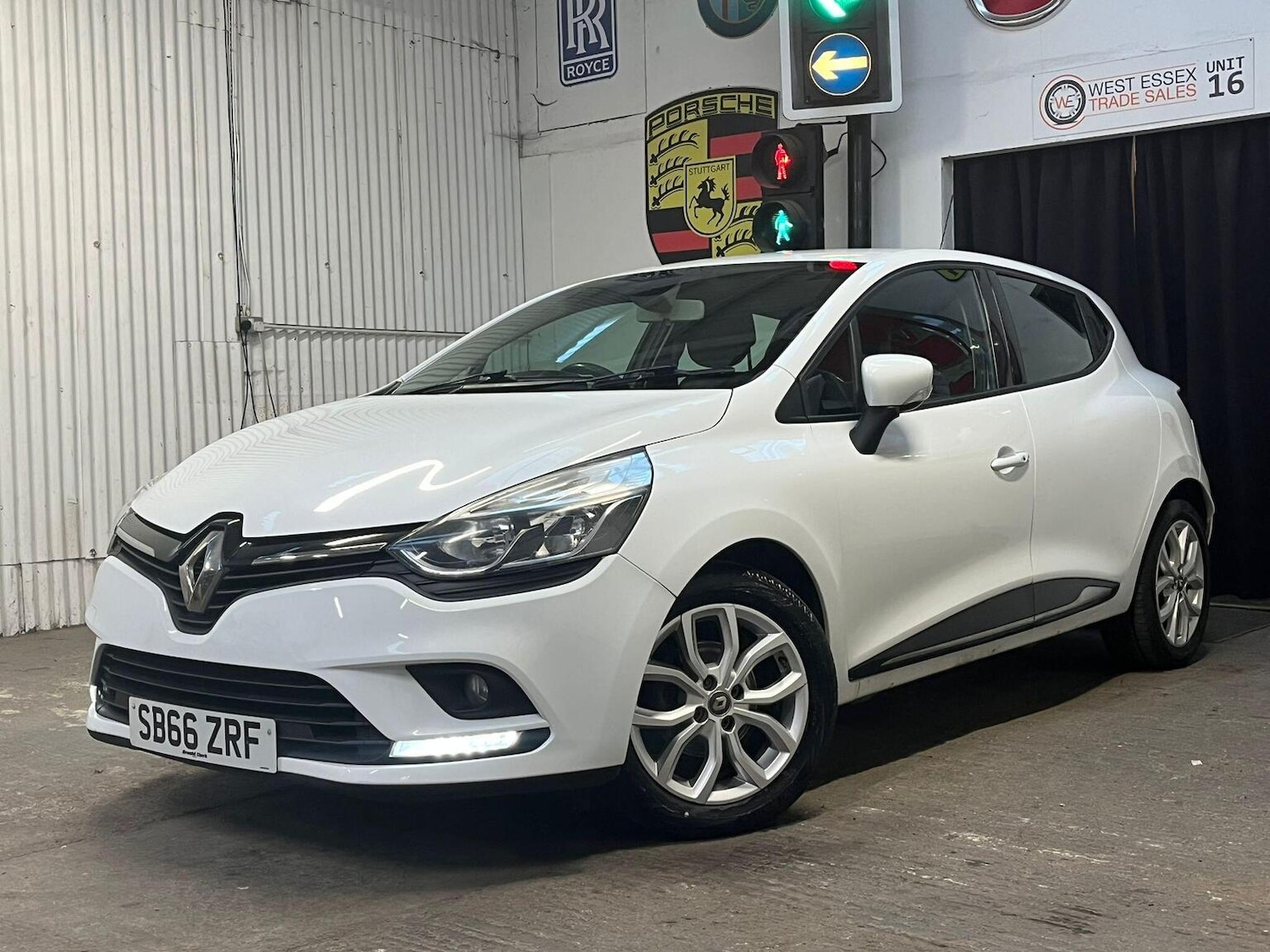 Used Renault Clio 2016 for sale - 76656131: Photo 1