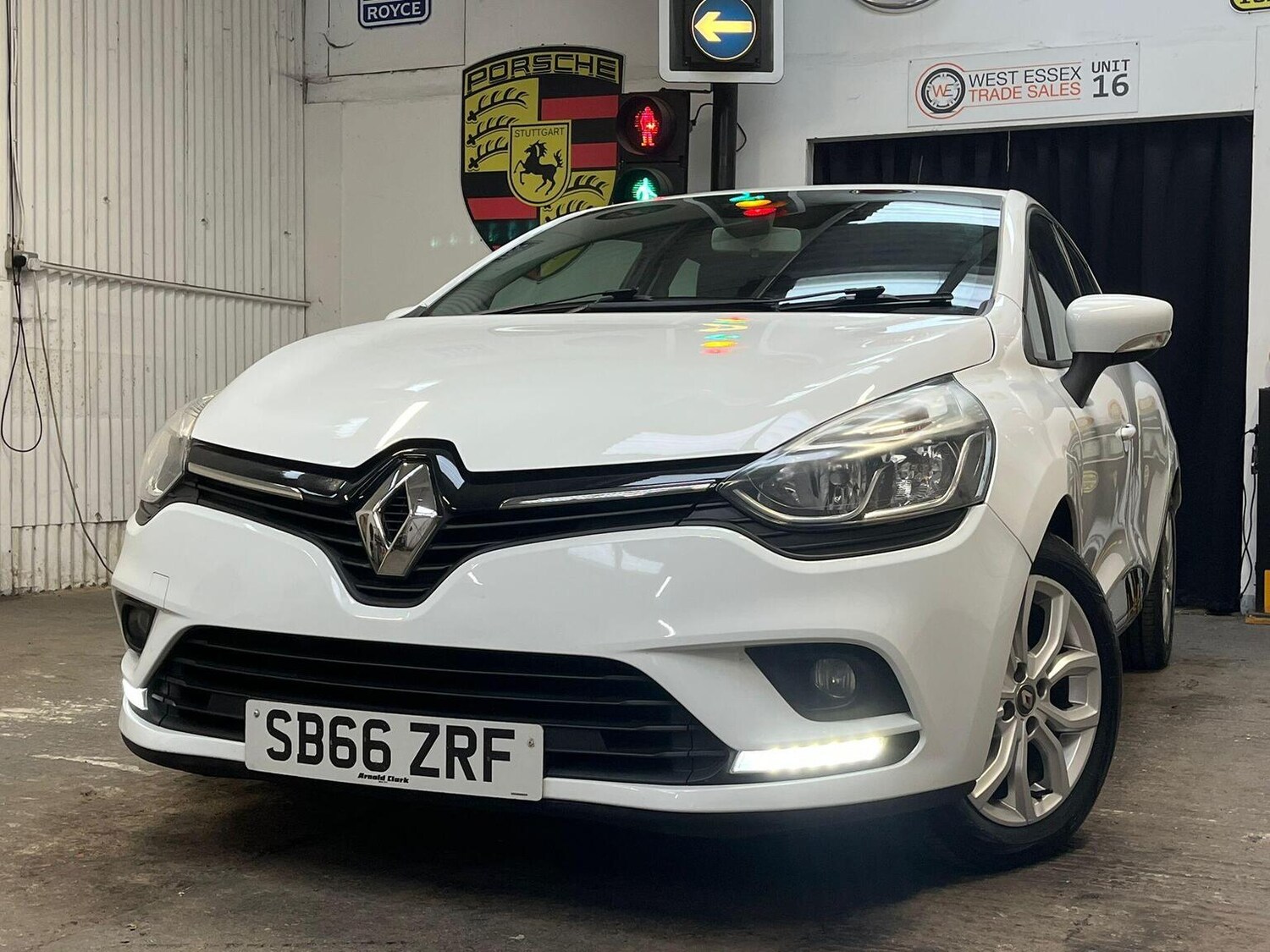 Used Renault Clio 2016 for sale - 76656131: Photo 15
