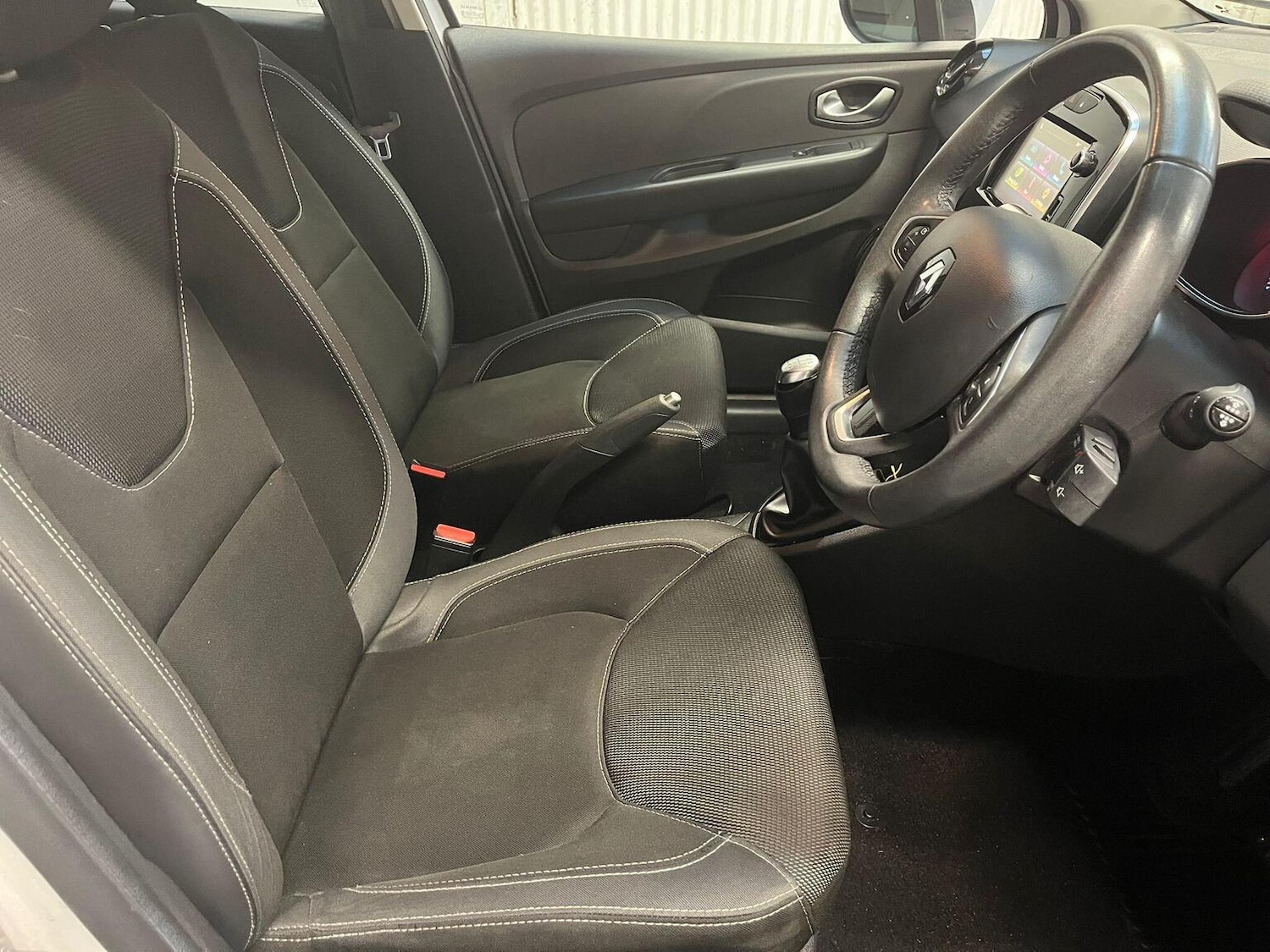 Used Renault Clio 2016 for sale - 76656131: Photo 20