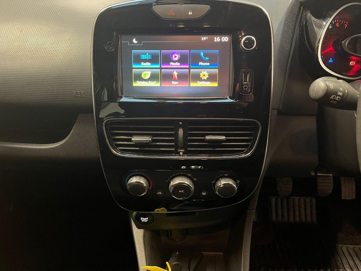 Used Renault Clio 2016 for sale - 76656131: Photo 24