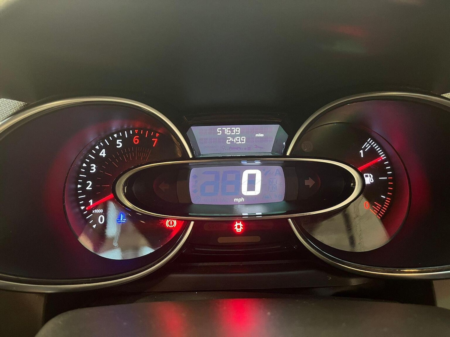 Used Renault Clio 2016 for sale - 76656131: Photo 25