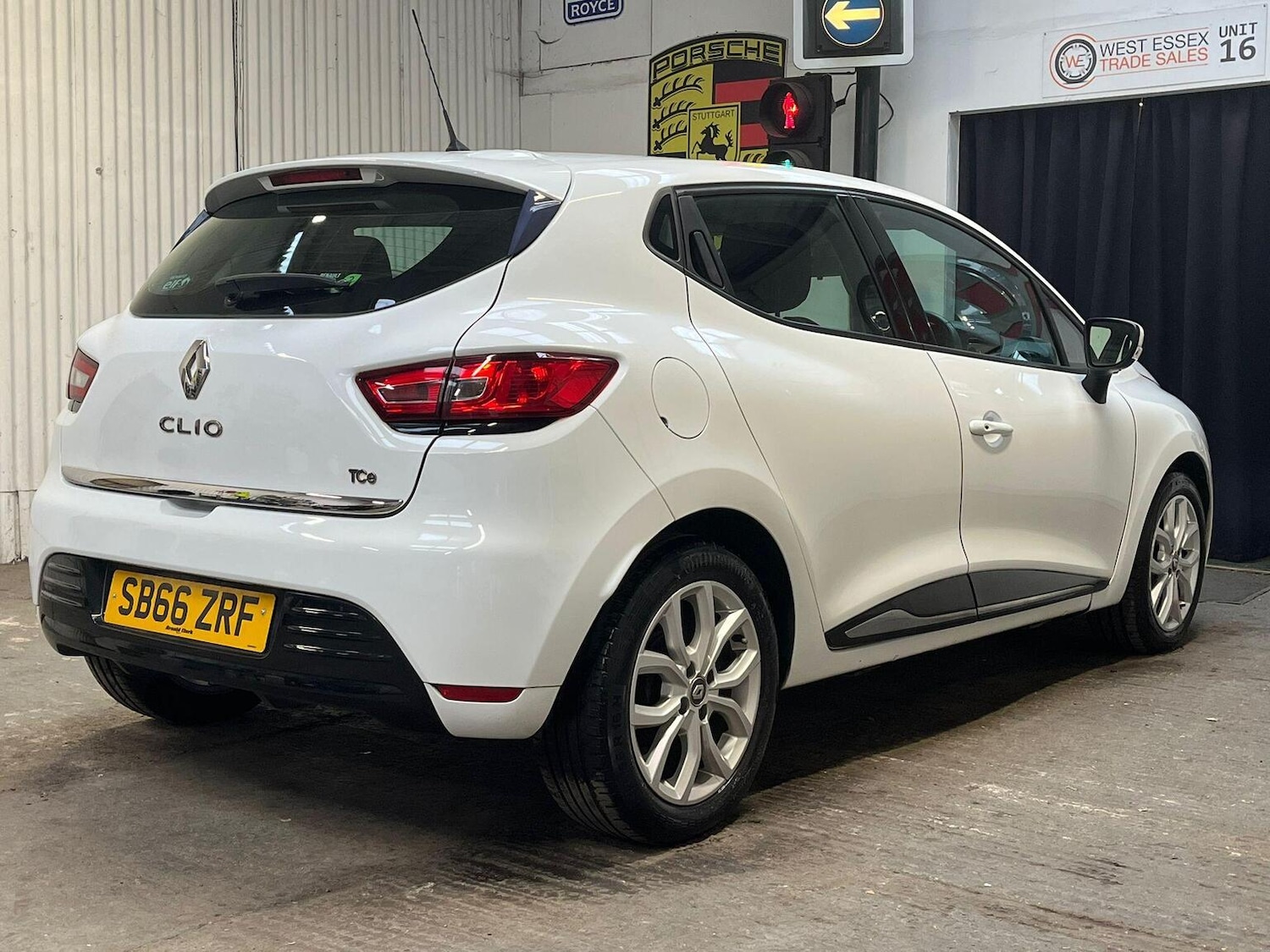 Used Renault Clio 2016 for sale - 76656131: Photo 6