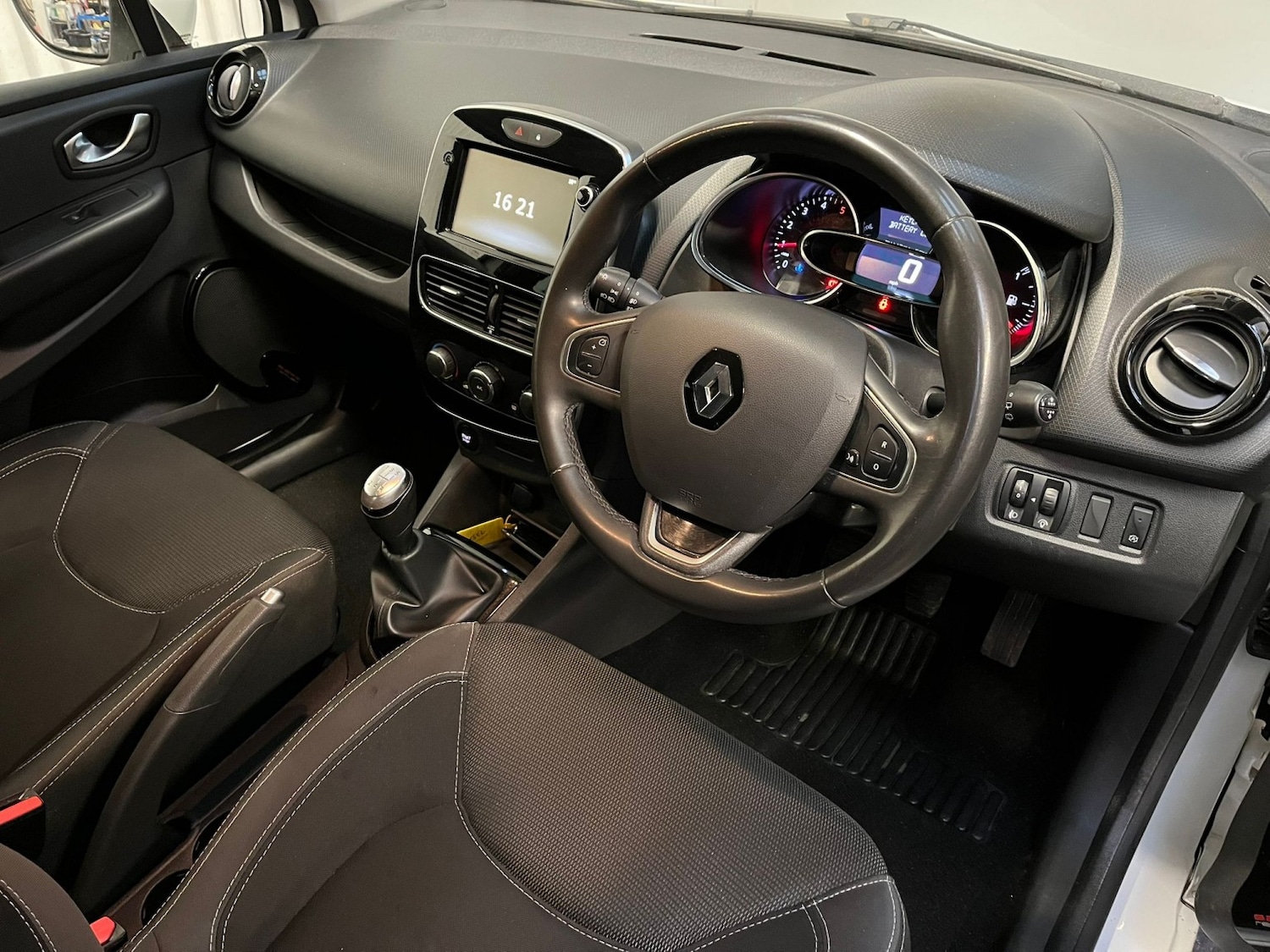 Used Renault Clio 2016 for sale - 77851236: Photo 16