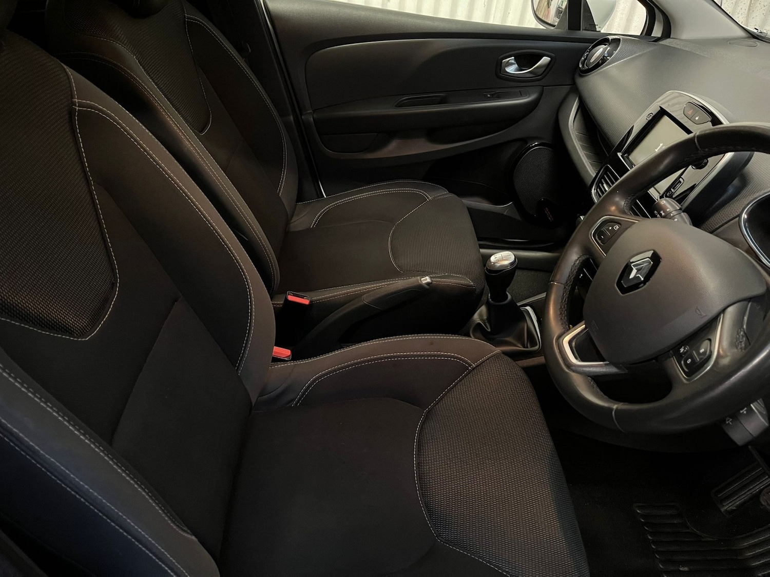 Used Renault Clio 2016 for sale - 77851236: Photo 18