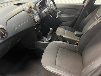 Used Dacia Sandero Stepway 2017 for sale - 77707276: Photo