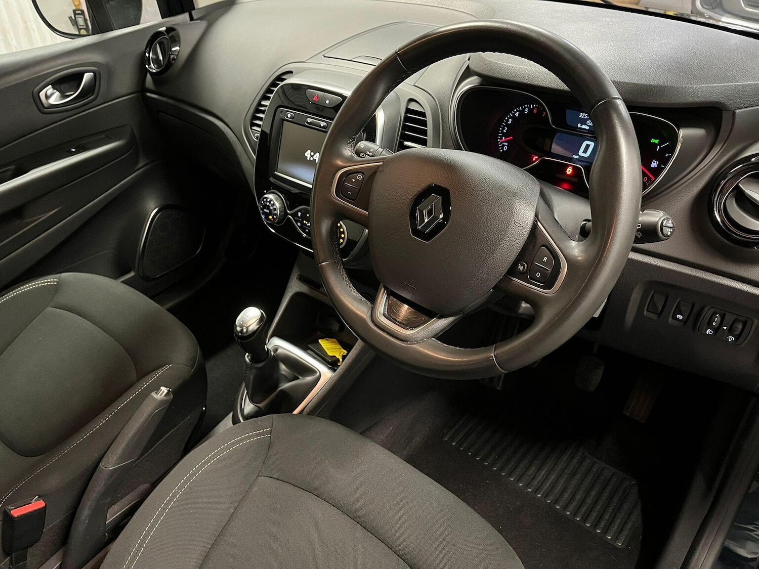 Used Renault Captur 2019 for sale - 76631559: Photo 19