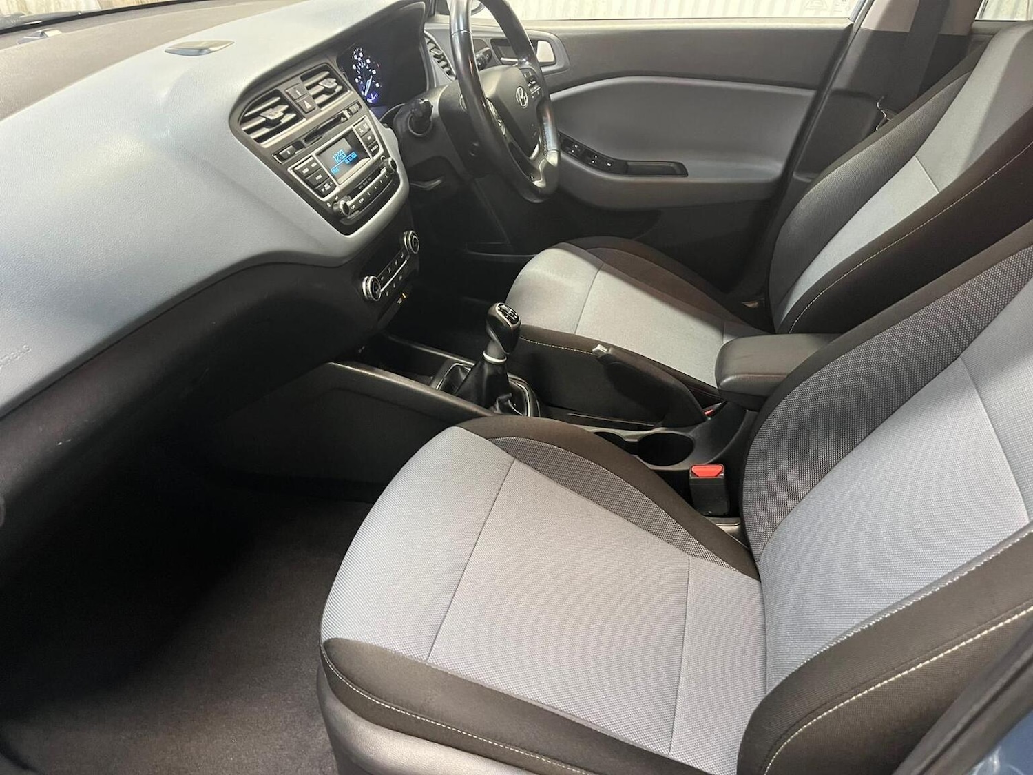 Used Hyundai i20 2015 for sale - 76982728: Photo 4