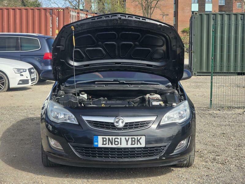 Used Vauxhall Astra 2011 for sale - 78046865: Photo 2