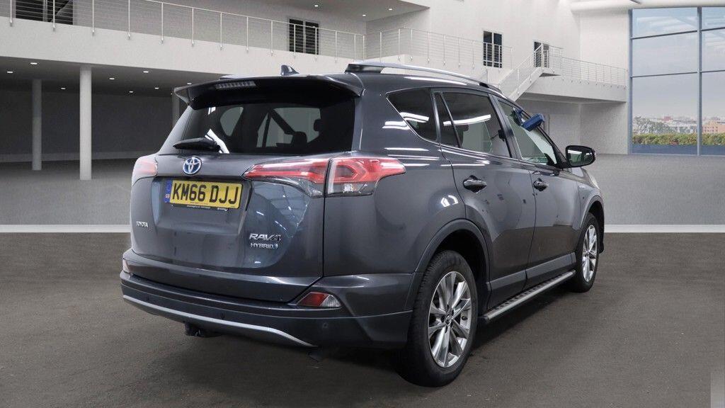 Used Toyota RAV4 2016 for sale - 76158605: Photo 4