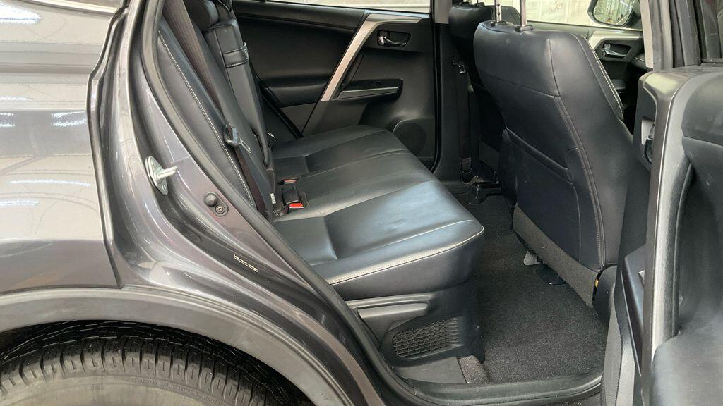 Used Toyota RAV4 2016 for sale - 76158605: Photo 8