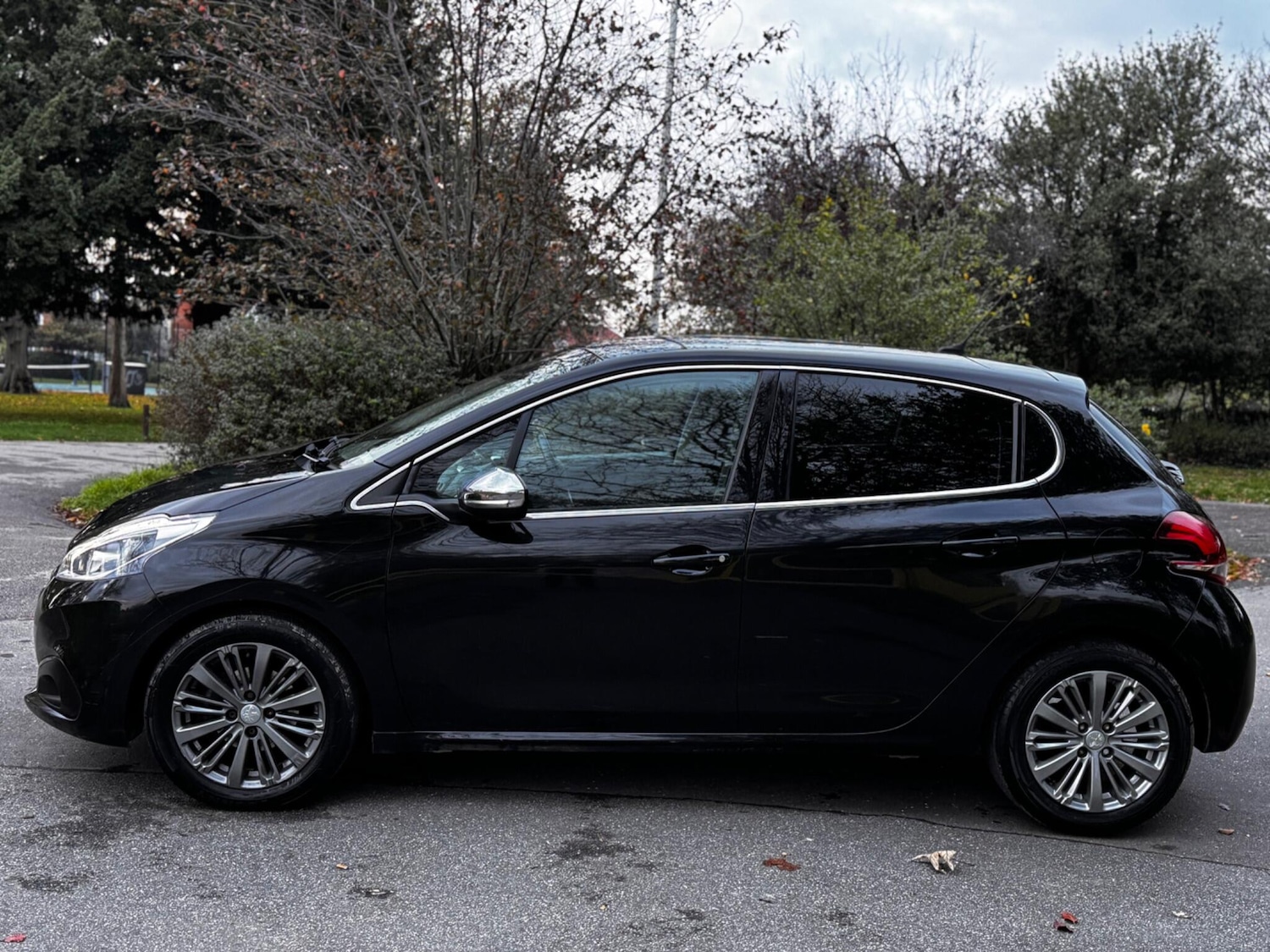 Used Peugeot 208 2017 for sale - 76633496: Photo 12