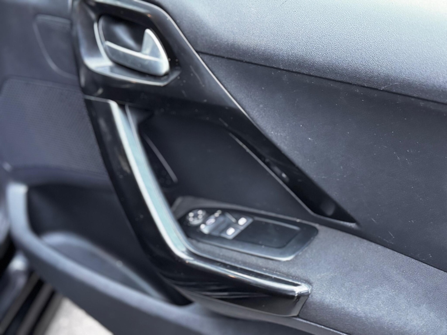 Used Peugeot 208 2017 for sale - 76633496: Photo 28