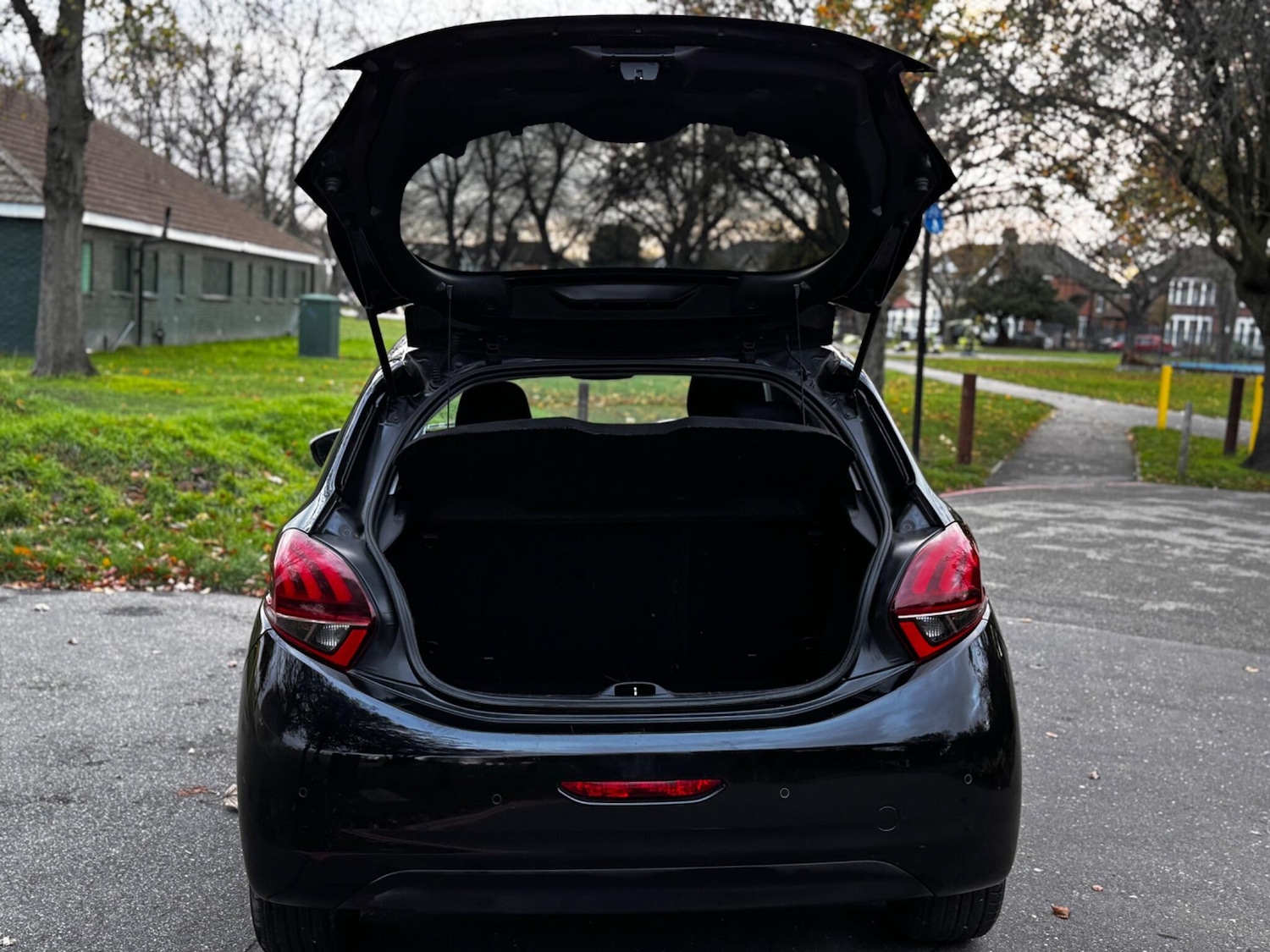 Used Peugeot 208 2017 for sale - 76633496: Photo 39