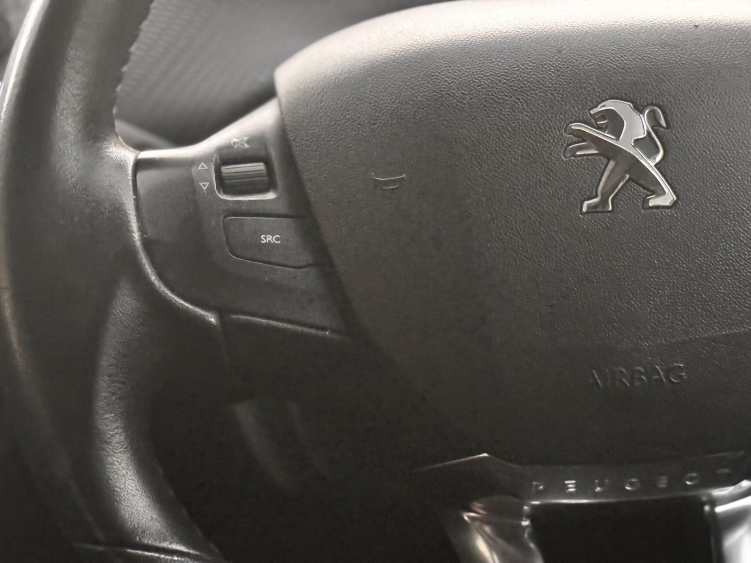 Used Peugeot 208 2018 for sale - 76701639: Photo 32