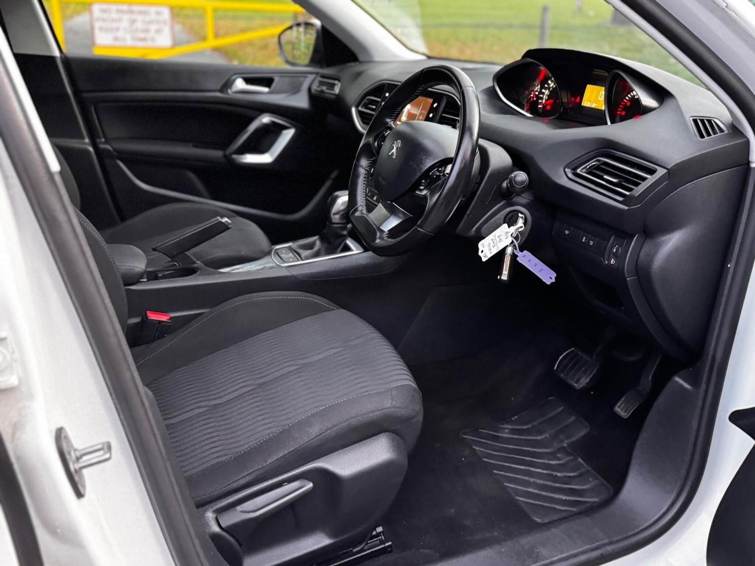 Used Peugeot 308 2016 for sale - 76398002: Photo 15