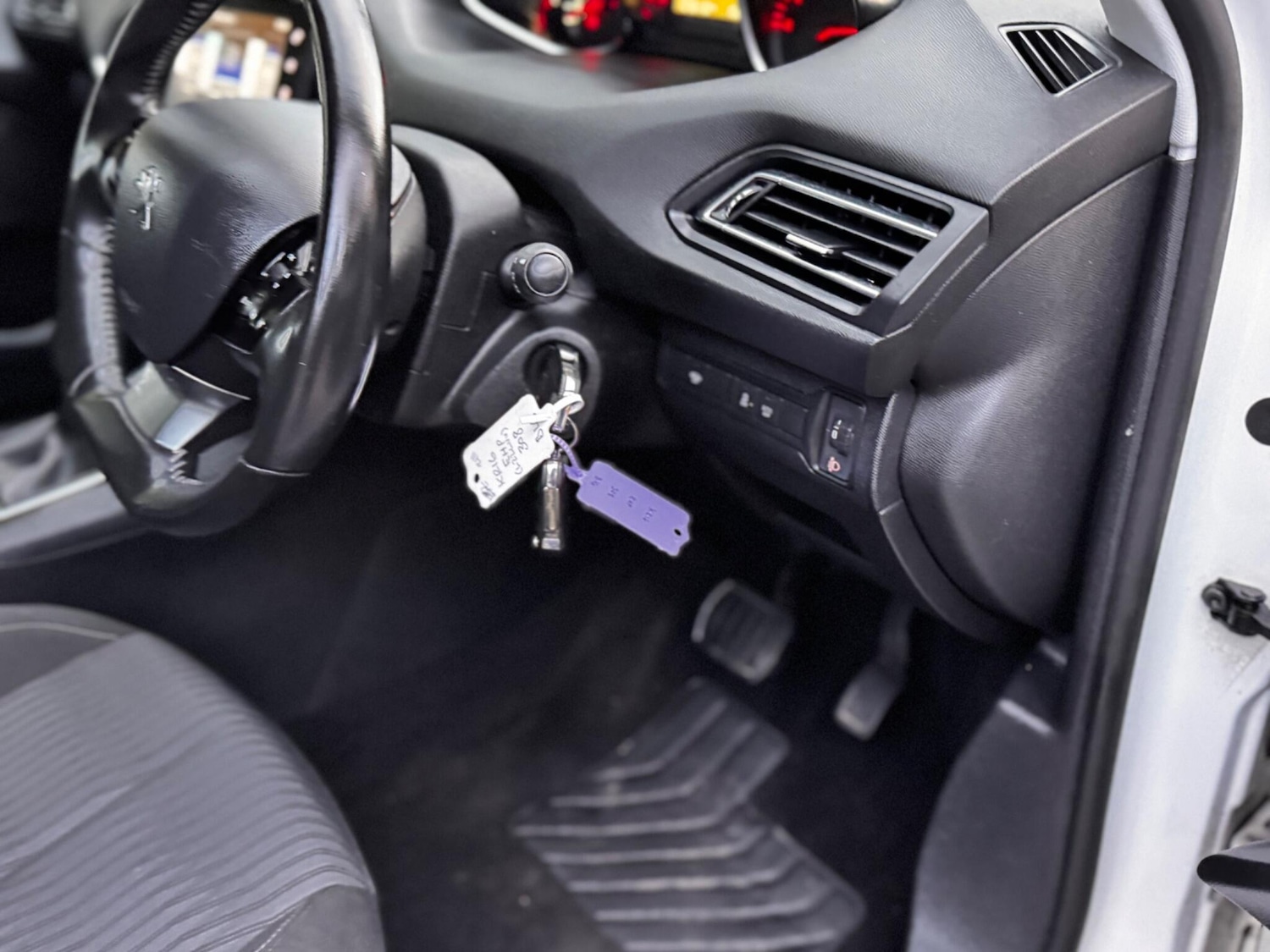 Used Peugeot 308 2016 for sale - 76398002: Photo 38