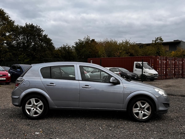 Used Vauxhall Astra 2009 for sale - 76246657: Photo 2
