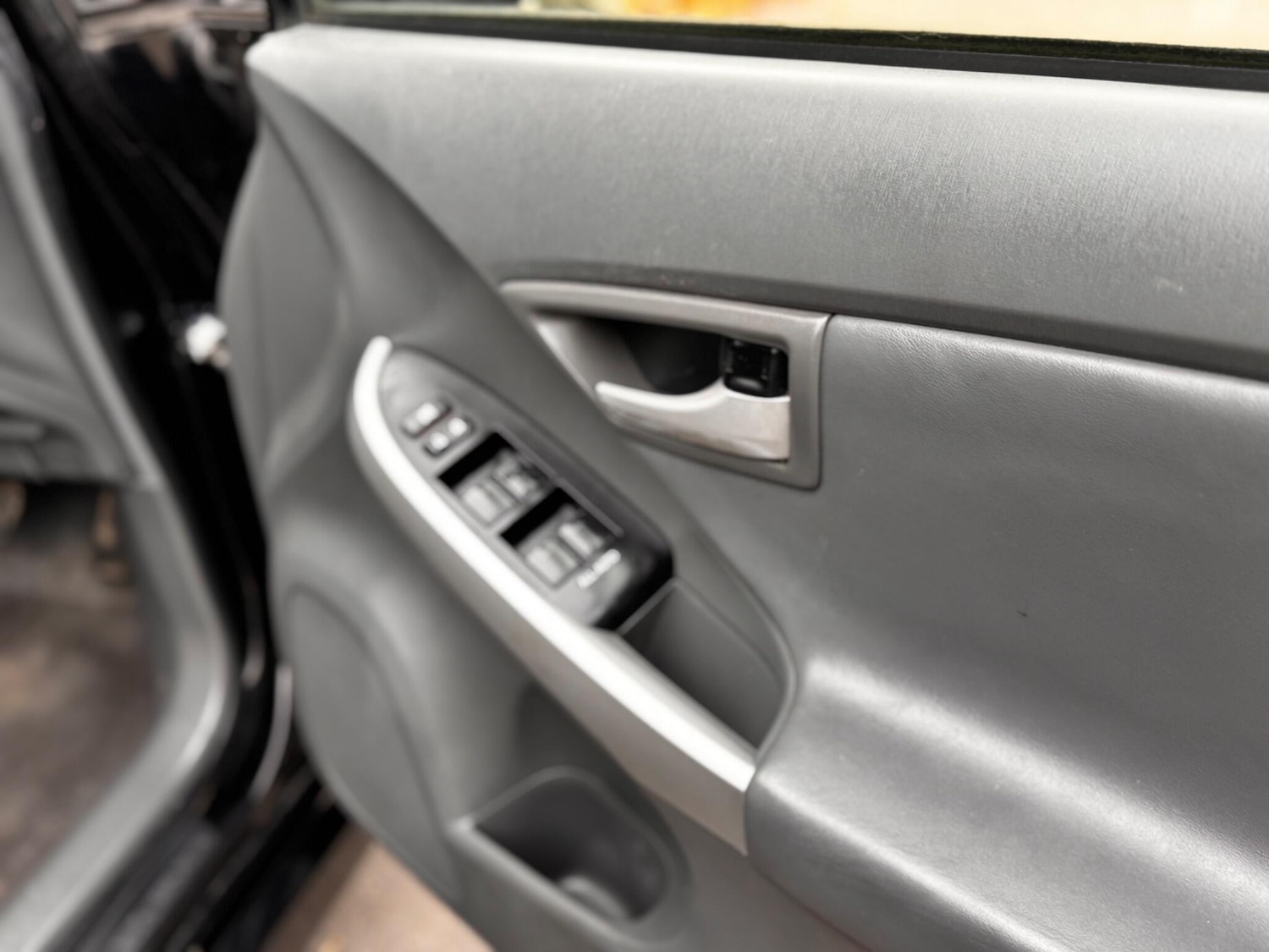 Used Toyota Prius 2010 for sale - 76398844: Photo 27