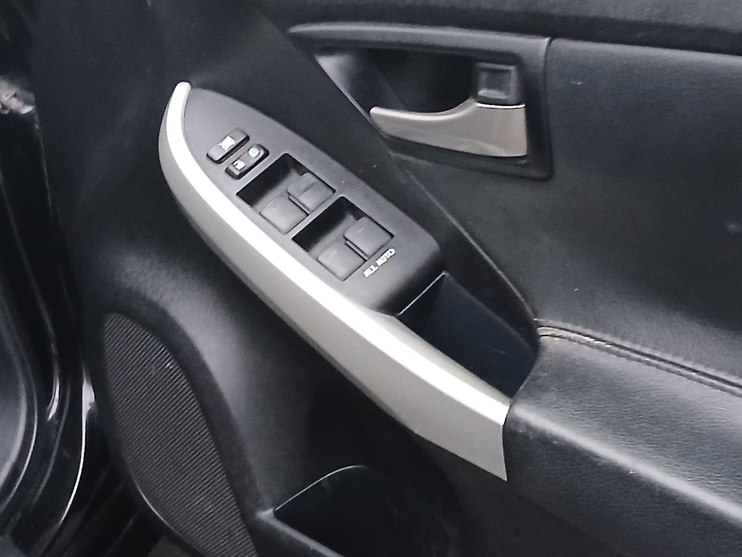 Used Toyota Prius 2012 for sale - 78047887: Photo 16