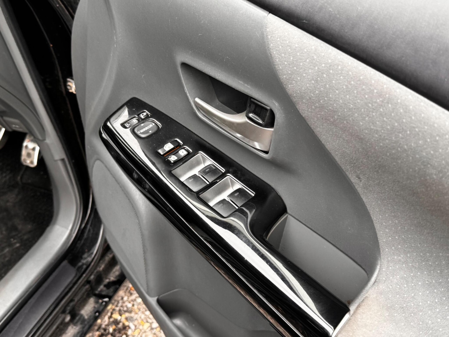 Used Toyota Prius+ 2024 for sale - 76239369: Photo 25