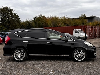 Used Toyota Prius 2024 for sale - 76239369: Photo 4