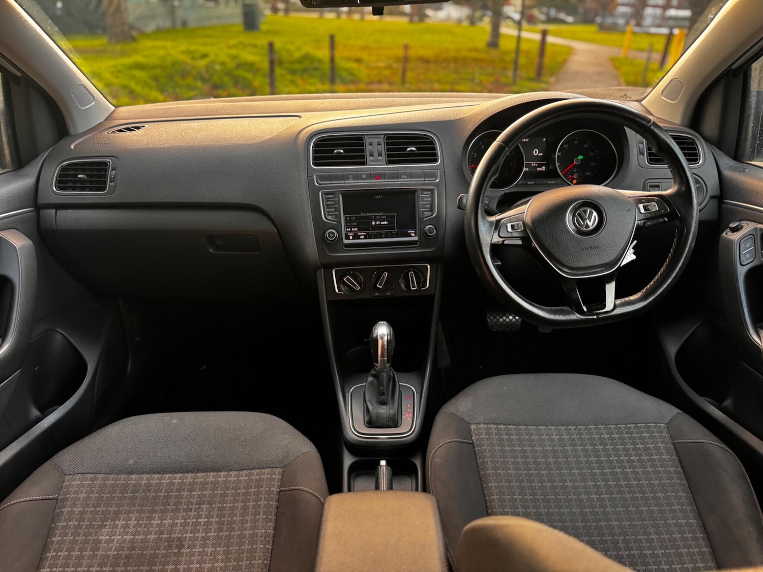 Used Volkswagen Polo 2016 for sale - 76700675: Photo 15