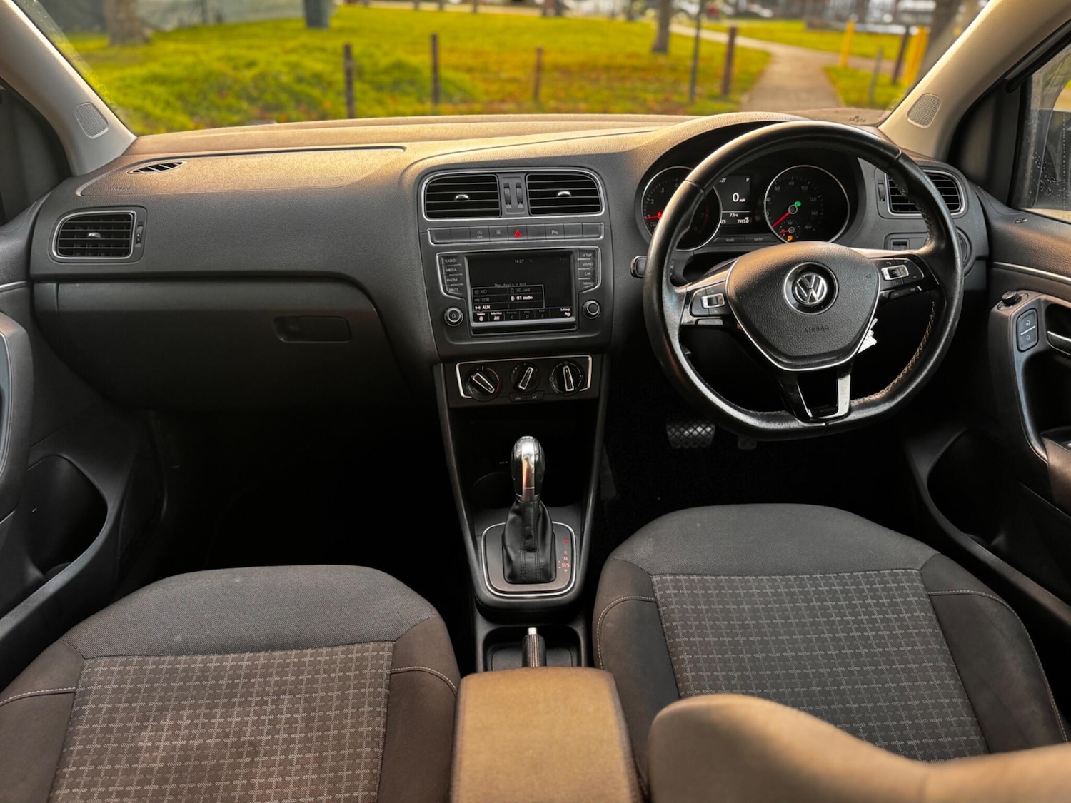 Used Volkswagen Polo 2016 for sale - 76700675: Photo 16