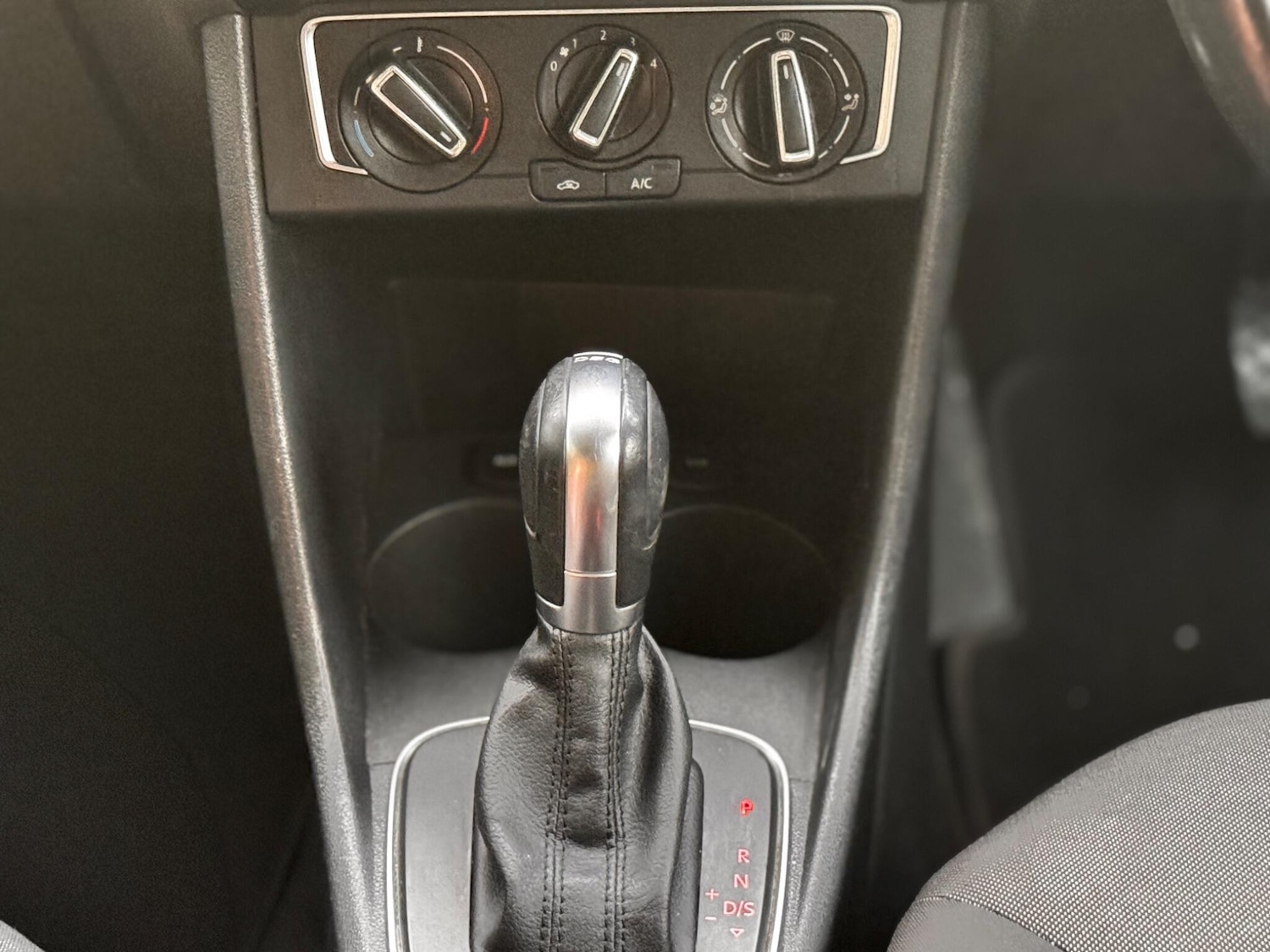 Used Volkswagen Polo 2016 for sale - 76700675: Photo 18