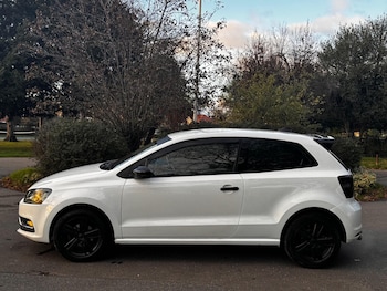 Used Volkswagen Polo 2016 for sale - 76700675: Photo