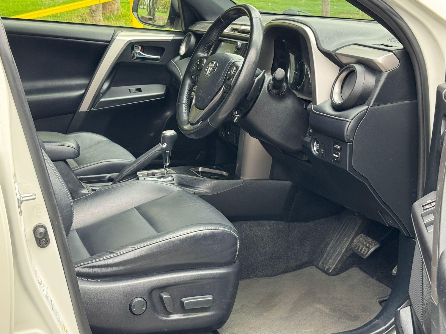 Used Toyota RAV4 2019 for sale - 76000838: Photo 10
