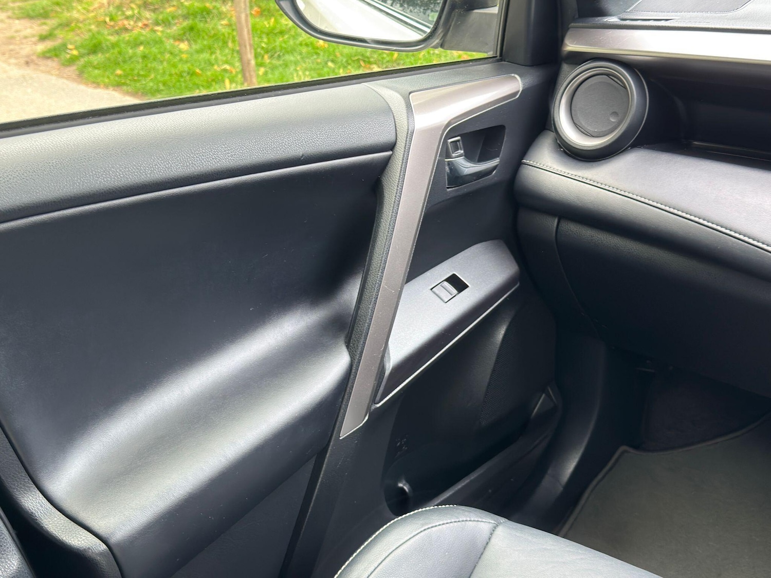 Used Toyota RAV4 2019 for sale - 76000838: Photo 29
