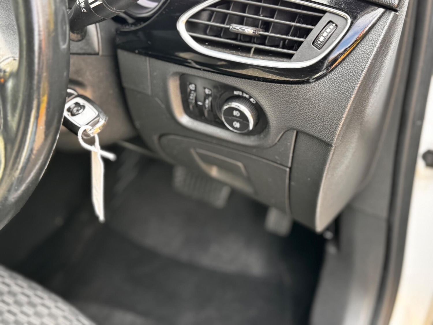 Used Vauxhall Astra 2017 for sale - 76398686: Photo 29