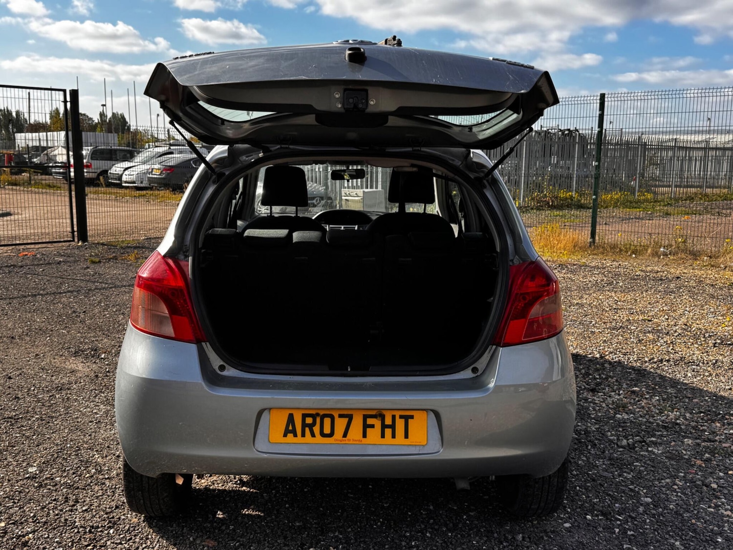 Used Toyota Yaris 2007 for sale - 76247957: Photo 24