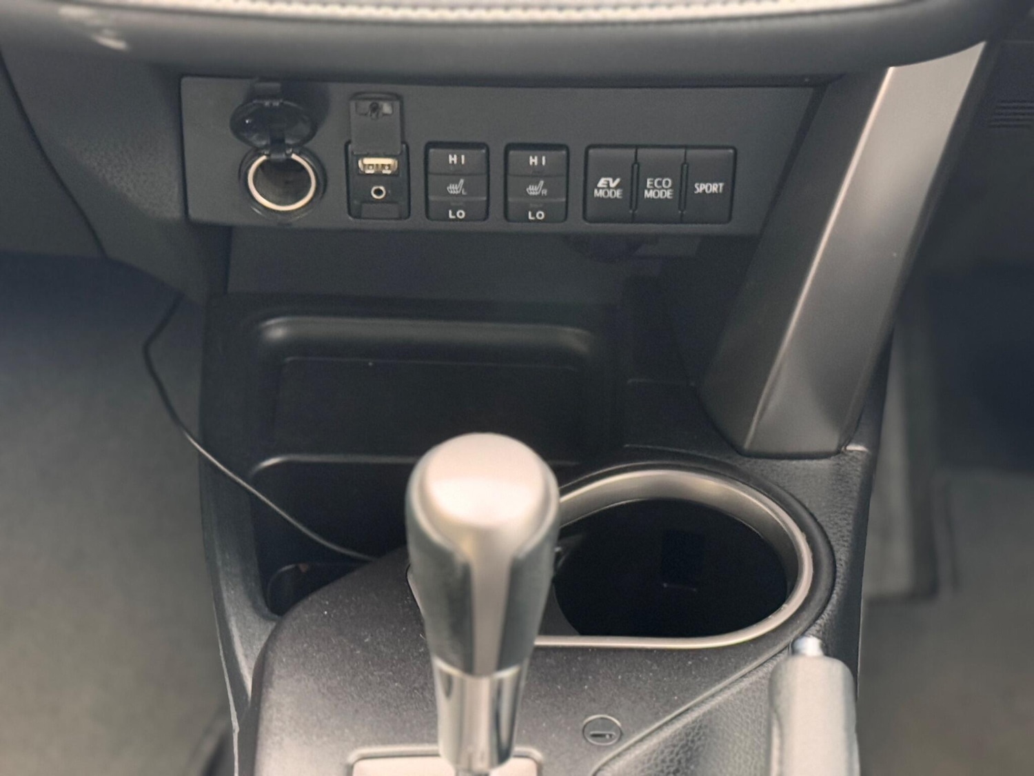 Used Toyota RAV4 2016 for sale - 76993736: Photo 22