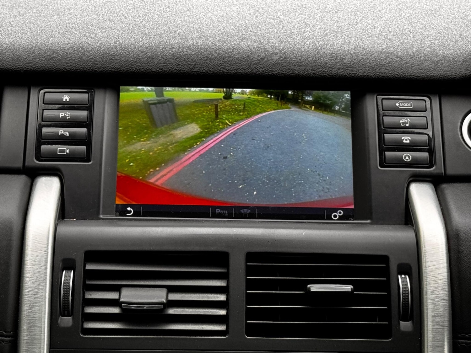 Used Land Rover Discovery Sport 2017 for sale - 76246651: Photo 48