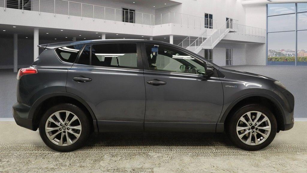 Used Toyota RAV4 2016 for sale - 76633510: Photo 5