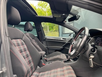 Used Volkswagen Golf 2017 for sale - 78705532: Photo