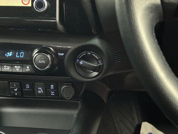 Used Toyota Hilux 2021 for sale - 73994153: Photo 41