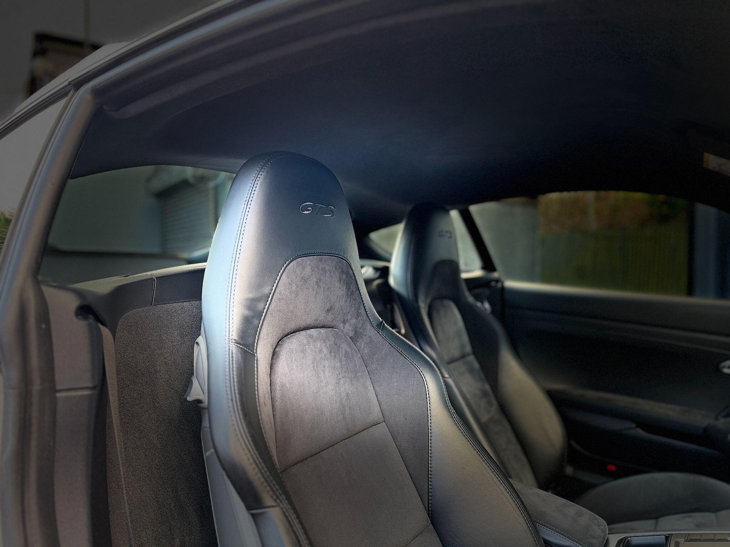 Used Porsche Cayman 2018 for sale - 76562105: Photo 30