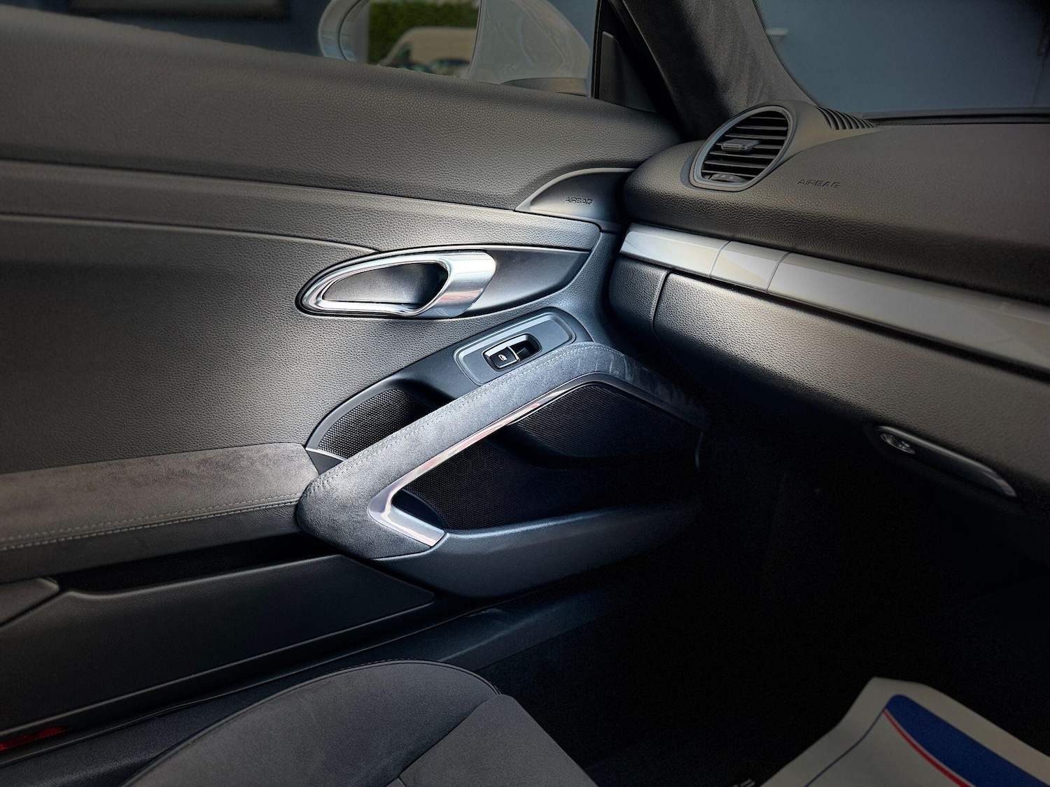 Used Porsche Cayman 2018 for sale - 76562105: Photo 48